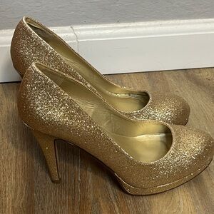 Sparkly gold stiletto heels New Year’s Eve!